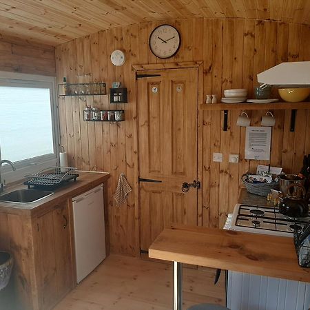 Gwalchmai Anglesey New Modern Shepherds Hut With Spa Hot Tub מראה חיצוני תמונה