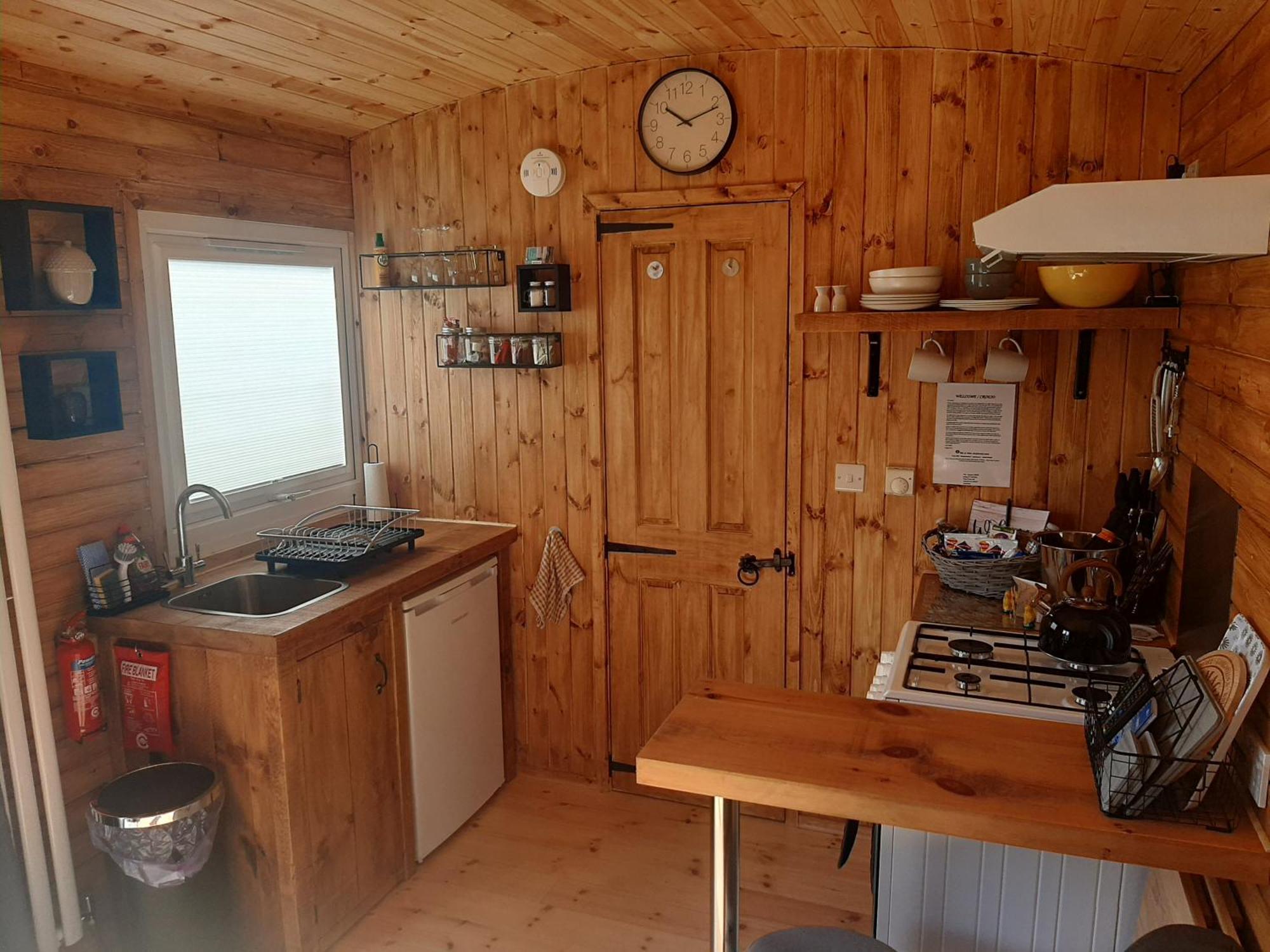 Gwalchmai Anglesey New Modern Shepherds Hut With Spa Hot Tub מראה חיצוני תמונה