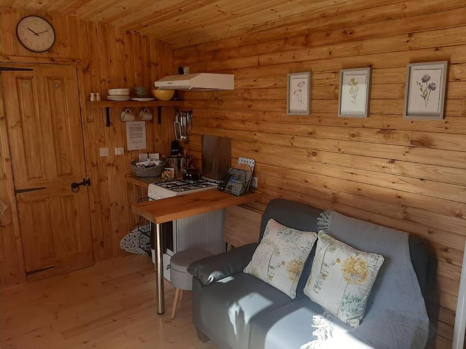 Gwalchmai Anglesey New Modern Shepherds Hut With Spa Hot Tub מראה חיצוני תמונה