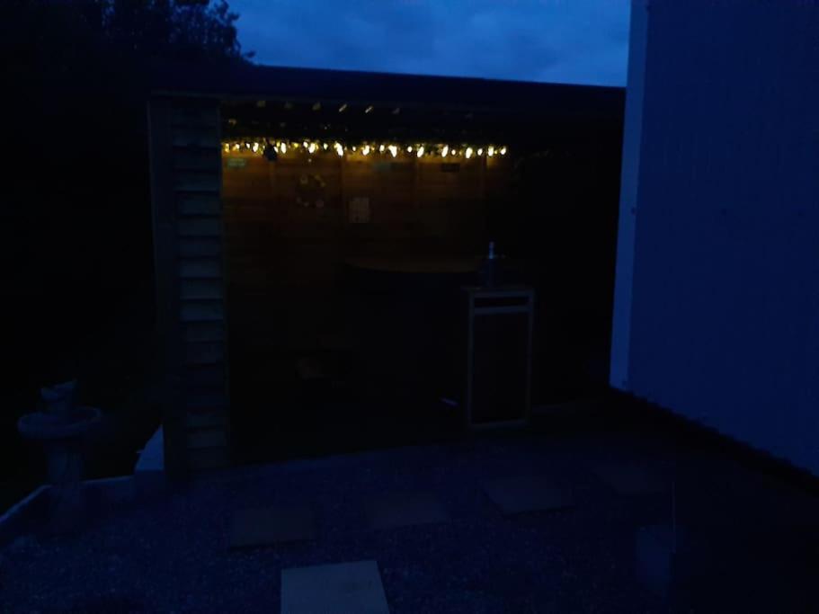 Gwalchmai Anglesey New Modern Shepherds Hut With Spa Hot Tub מראה חיצוני תמונה