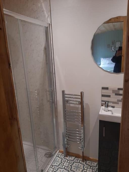 Gwalchmai Anglesey New Modern Shepherds Hut With Spa Hot Tub מראה חיצוני תמונה