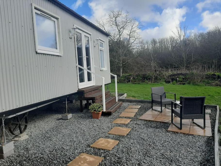 Gwalchmai Anglesey New Modern Shepherds Hut With Spa Hot Tub מראה חיצוני תמונה