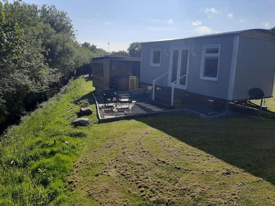 Gwalchmai Anglesey New Modern Shepherds Hut With Spa Hot Tub מראה חיצוני תמונה