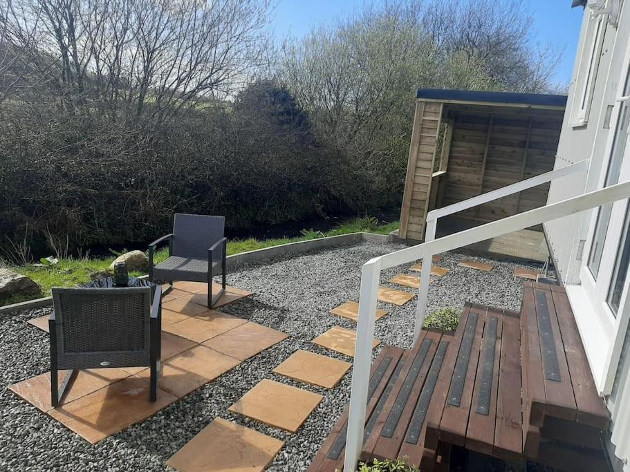 Gwalchmai Anglesey New Modern Shepherds Hut With Spa Hot Tub מראה חיצוני תמונה